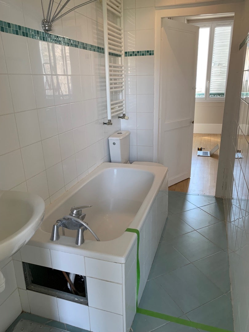 Salle de bain avant rénovation à Bougival